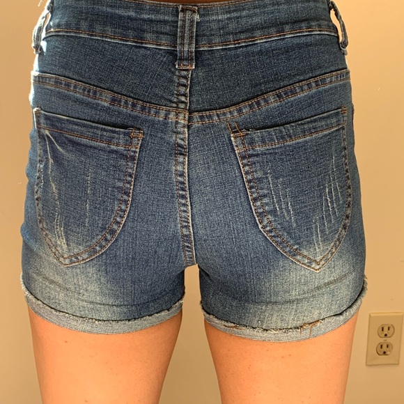 Shorts - Picture 4 of 4